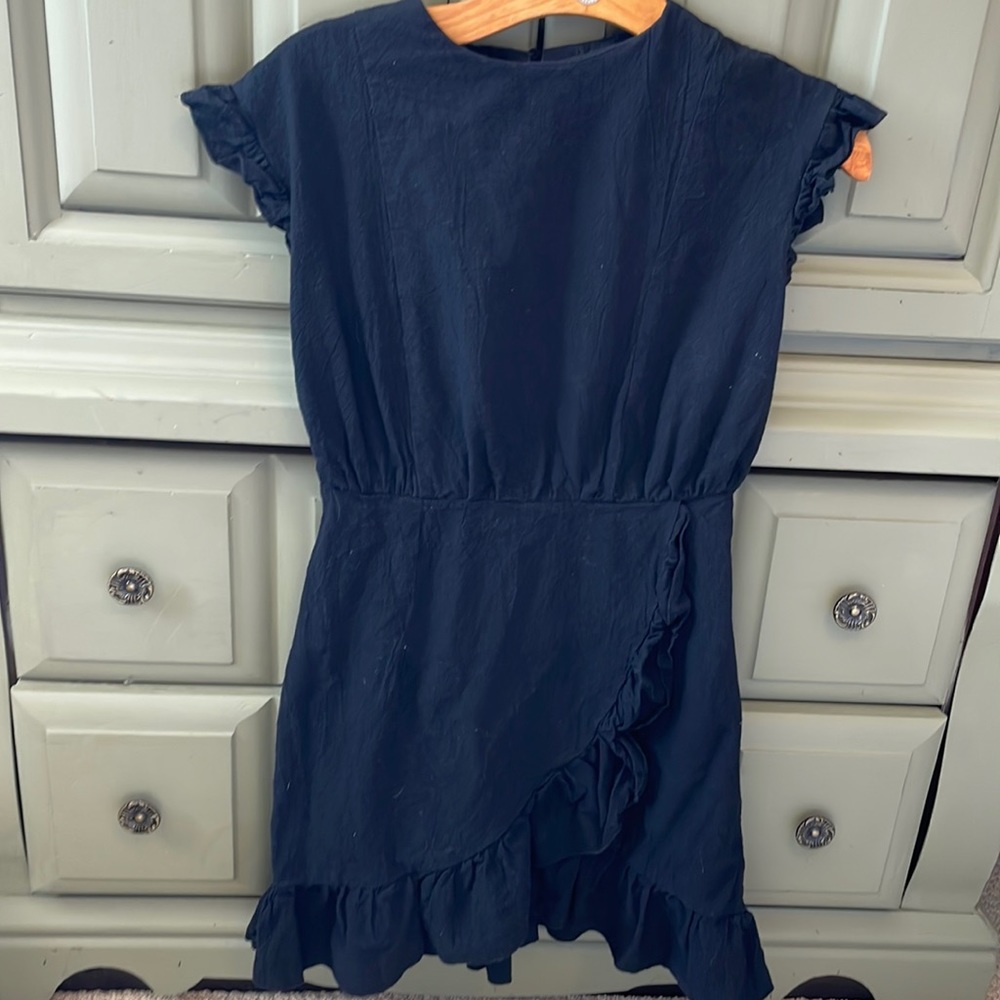 Black sleeveless dress with fringes on sleeve